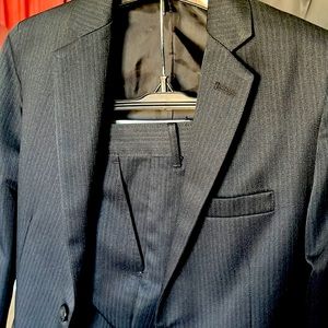 Set blaizer color black and small stripes, size 10,no rips no hair pet, no smell